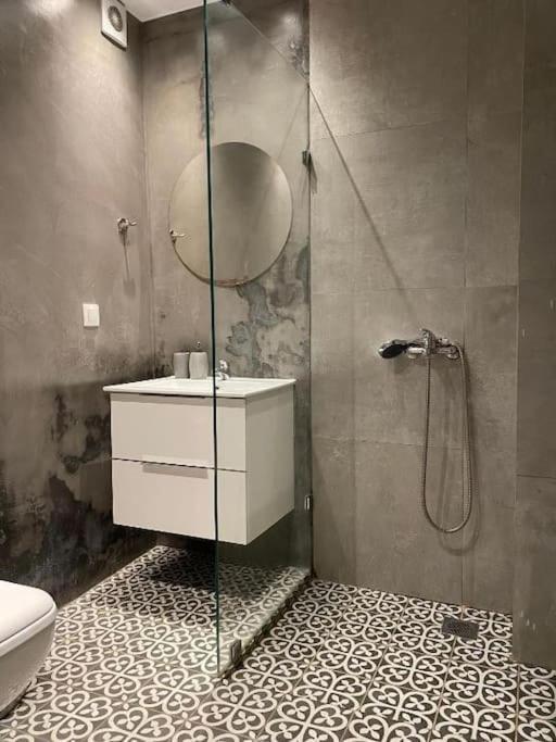 A Place 4U No10 - Garden-Level Getaway 2 Bedroom 2 Bathroom Apartment With Yard Athens Luaran gambar